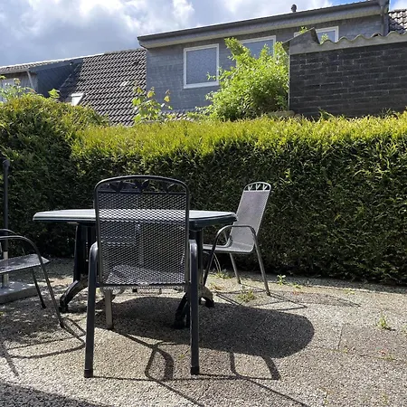 Fh-nordseeanker-im-huus-godewind-vorm-viermaster-mit-sauna-und-kamin * Dornumersiel