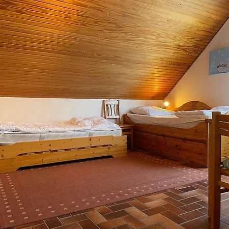 Fh-nordseeanker-im-huus-godewind-vorm-viermaster-mit-sauna-und-kamin *