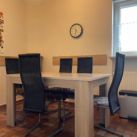 Fh-nordseeanker-im-huus-godewind-vorm-viermaster-mit-sauna-und-kamin Dornumersiel