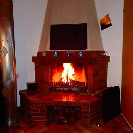 Fh-nordseeanker-im-huus-godewind-vorm-viermaster-mit-sauna-und-kamin * Dornumersiel