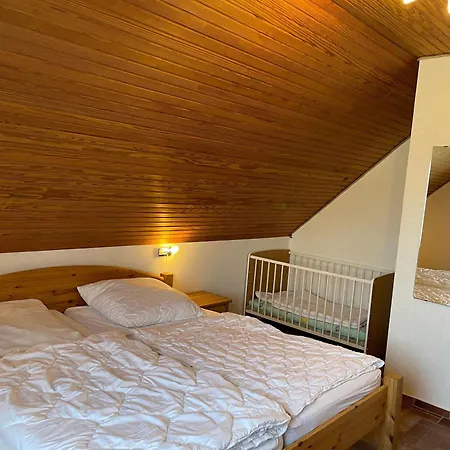 Fh-nordseeanker-im-huus-godewind-vorm-viermaster-mit-sauna-und-kamin