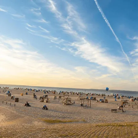 Fh-nordseeanker-im-huus-godewind-vorm-viermaster-mit-sauna-und-kamin * Dornumersiel